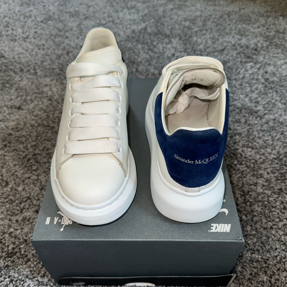 ALEXANDER MCQUEEN
White & NAVY Oversized Sneakers